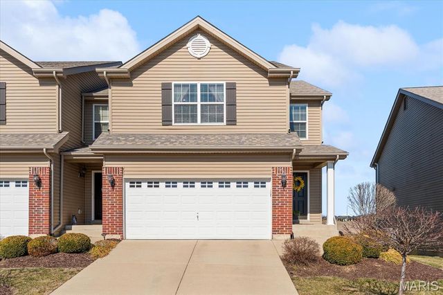 824 Harbor Woods Drive, Fairview Heights, IL 62208