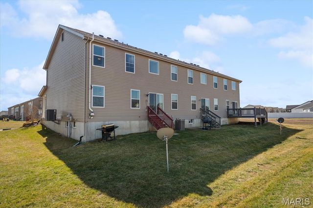 824 Harbor Woods Drive, Fairview Heights, IL 62208