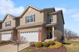 824 Harbor Woods Drive, Fairview Heights, IL 62208