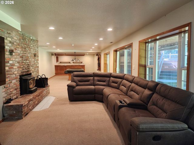 26383 S MERIDIAN Rd, Aurora, OR 97002