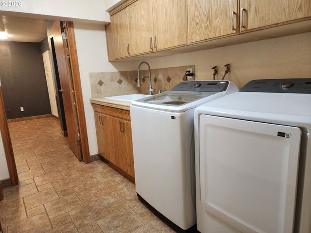 26383 S MERIDIAN Rd, Aurora, OR 97002