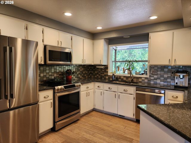 26383 S MERIDIAN Rd, Aurora, OR 97002
