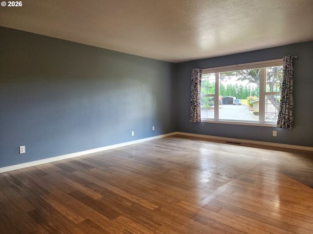 26383 S MERIDIAN Rd, Aurora, OR 97002