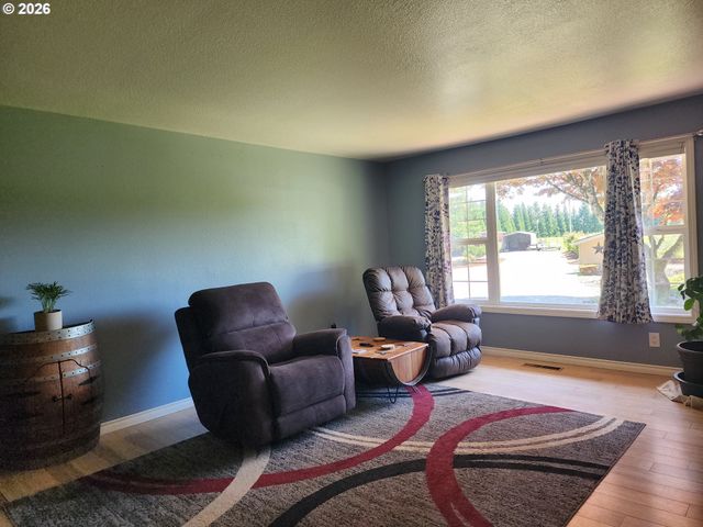 26383 S MERIDIAN Rd, Aurora, OR 97002