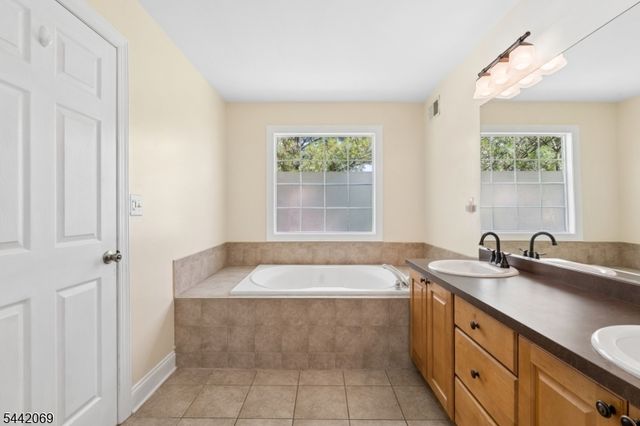 16 Bowers Dr, Allamuchy Twp., NJ 07840