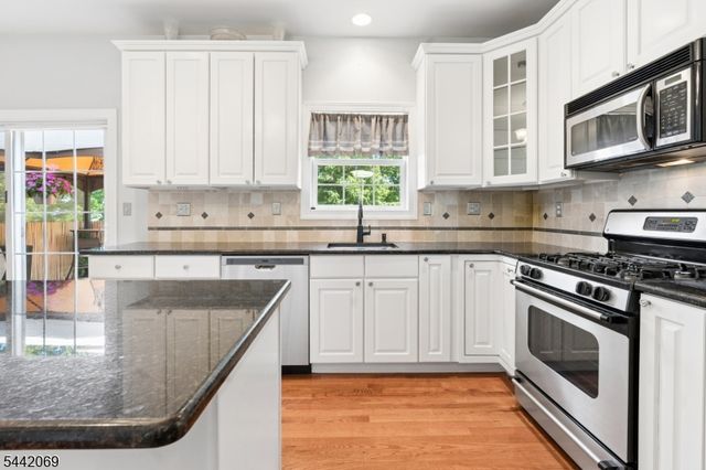 16 Bowers Dr, Allamuchy Twp., NJ 07840