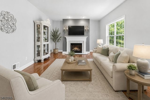 16 Bowers Dr, Allamuchy Twp., NJ 07840