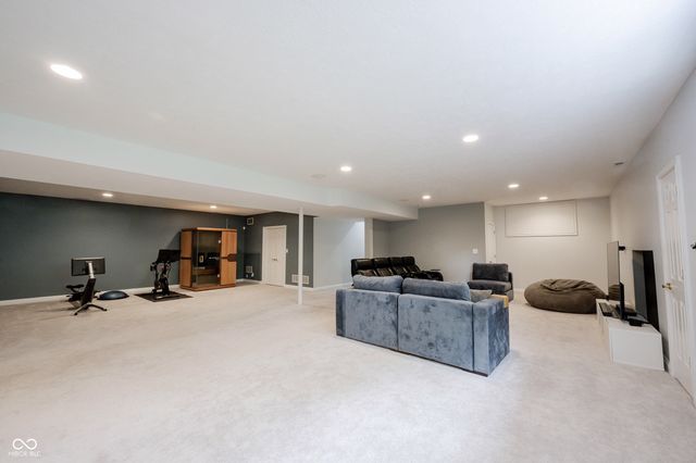 7844 N Timber Run Court, Indianapolis, IN 46256