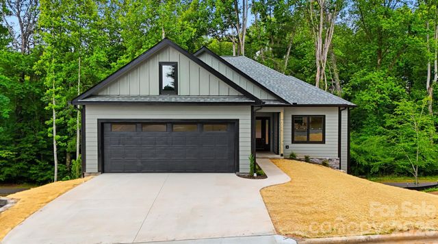 414 Scarlett Oak Court NE, Lenoir, NC 28645