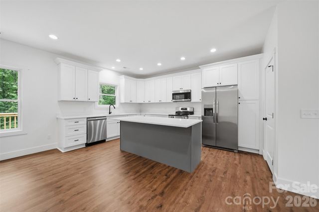 414 Scarlett Oak Court NE, Lenoir, NC 28645