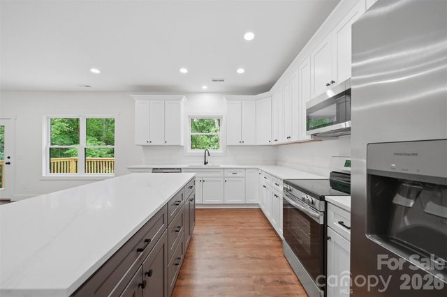 414 Scarlett Oak Court NE, Lenoir, NC 28645