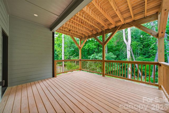 414 Scarlett Oak Court NE, Lenoir, NC 28645