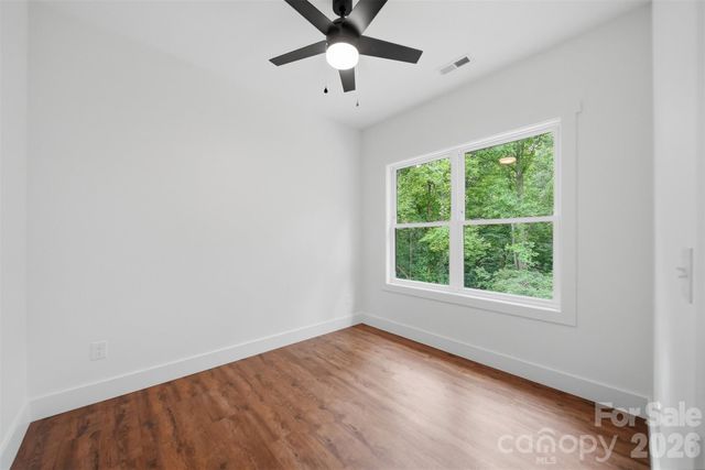 414 Scarlett Oak Court NE, Lenoir, NC 28645