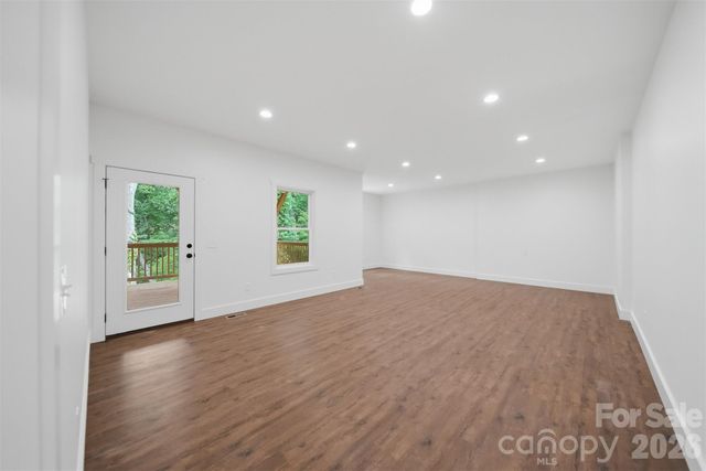 414 Scarlett Oak Court NE, Lenoir, NC 28645