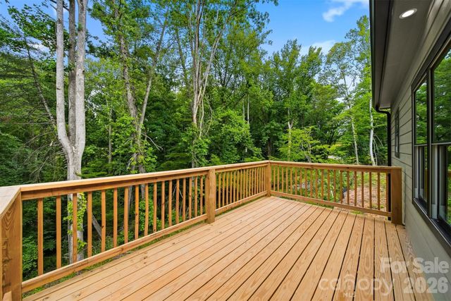 414 Scarlett Oak Court NE, Lenoir, NC 28645