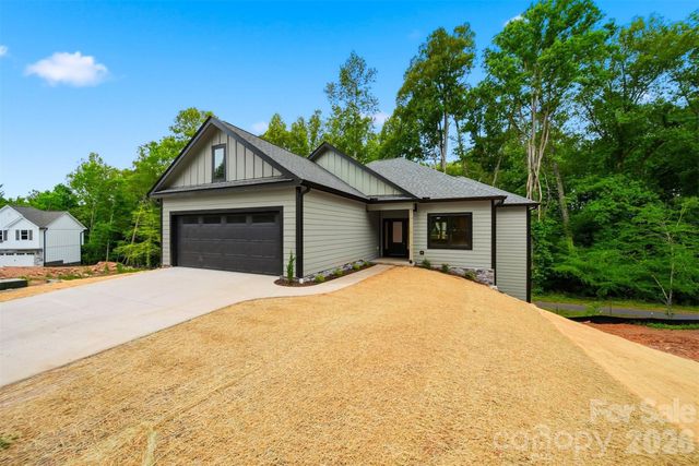 414 Scarlett Oak Court NE, Lenoir, NC 28645