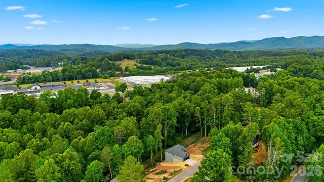 414 Scarlett Oak Court NE, Lenoir, NC 28645