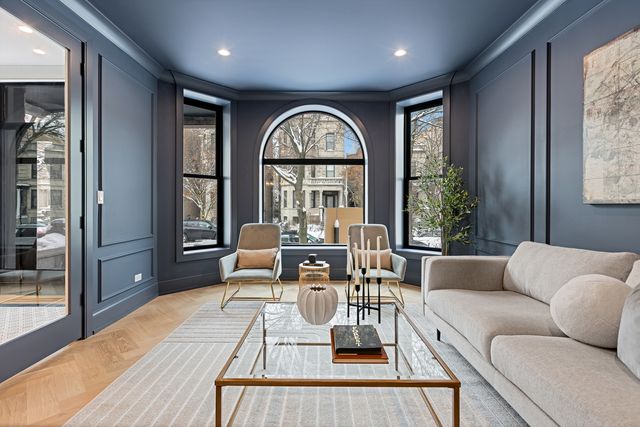 3711 N Magnolia Avenue, Chicago, IL 60613