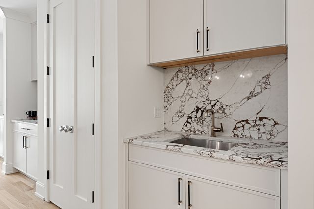 3711 N Magnolia Avenue, Chicago, IL 60613