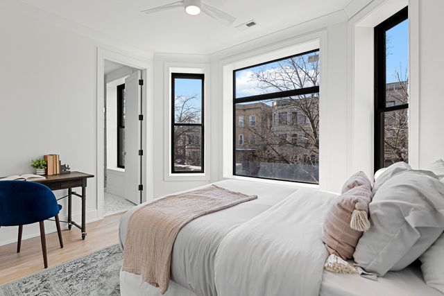 3711 N Magnolia Avenue, Chicago, IL 60613