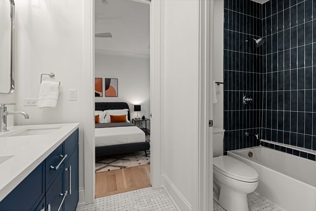 3711 N Magnolia Avenue, Chicago, IL 60613