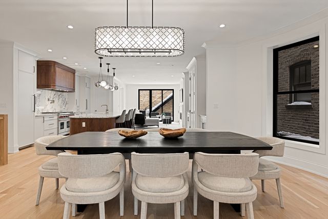 3711 N Magnolia Avenue, Chicago, IL 60613