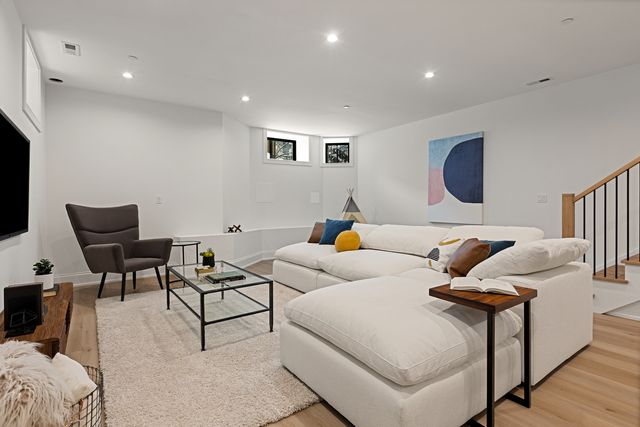 3711 N Magnolia Avenue, Chicago, IL 60613