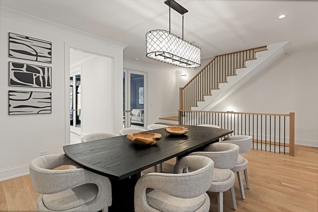 3711 N Magnolia Avenue, Chicago, IL 60613