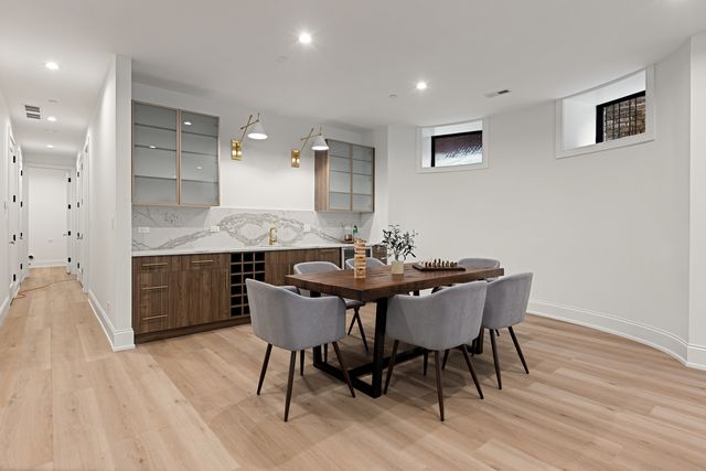 3711 N Magnolia Avenue, Chicago, IL 60613