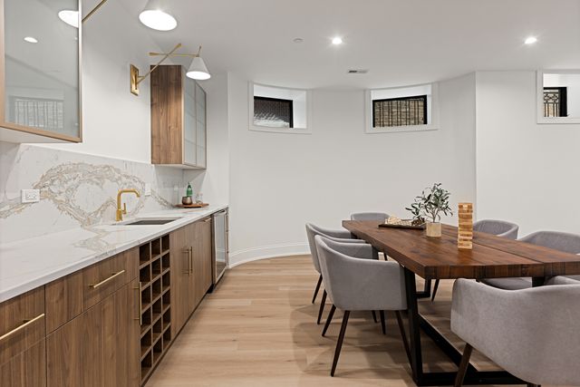 3711 N Magnolia Avenue, Chicago, IL 60613