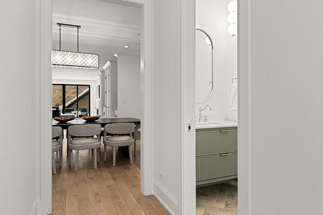 3711 N Magnolia Avenue, Chicago, IL 60613