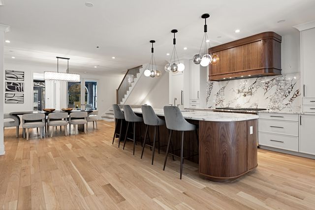 3711 N Magnolia Avenue, Chicago, IL 60613