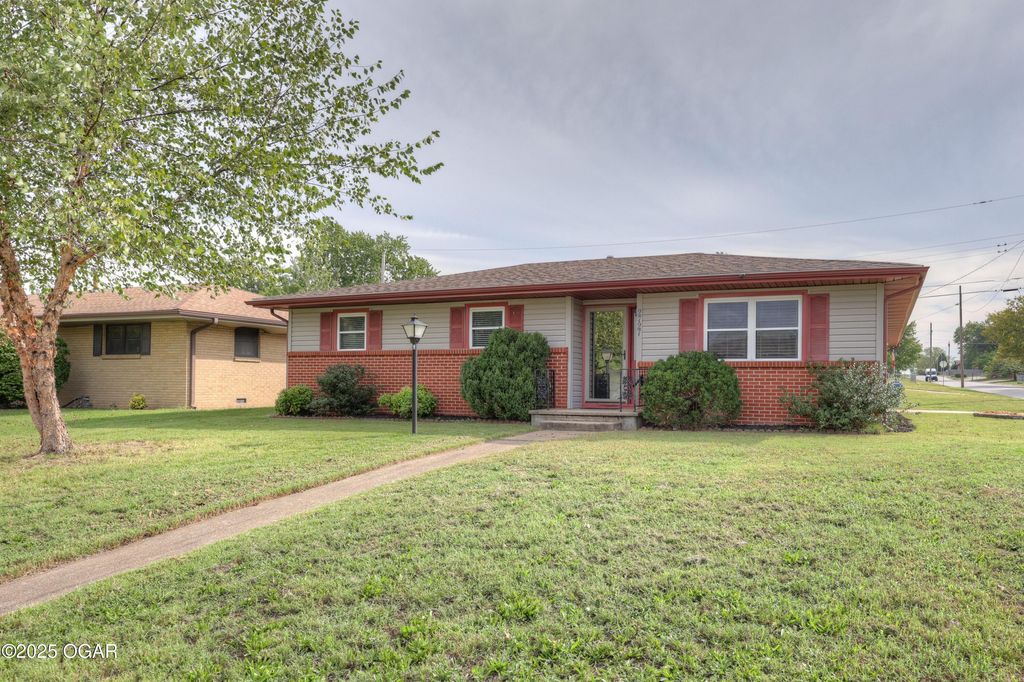 2727 S Minnesota Avenue, Joplin, MO 64804