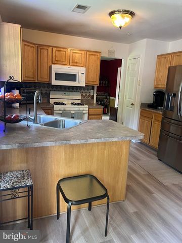 6812 ASSET DR, Landover, MD 20785