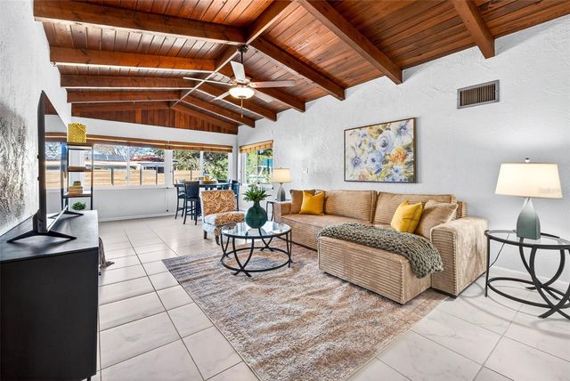 6701 BURLINGTON AVENUE N, St Petersburg, FL 33710