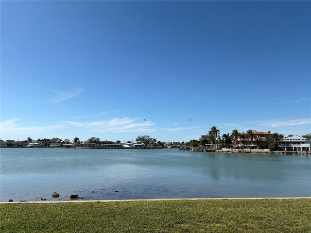 6701 BURLINGTON AVENUE N, St Petersburg, FL 33710