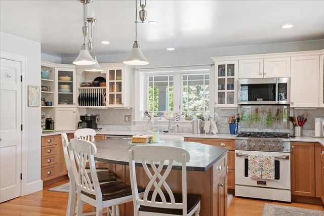 115 Sohier St, Cohasset, MA 02025