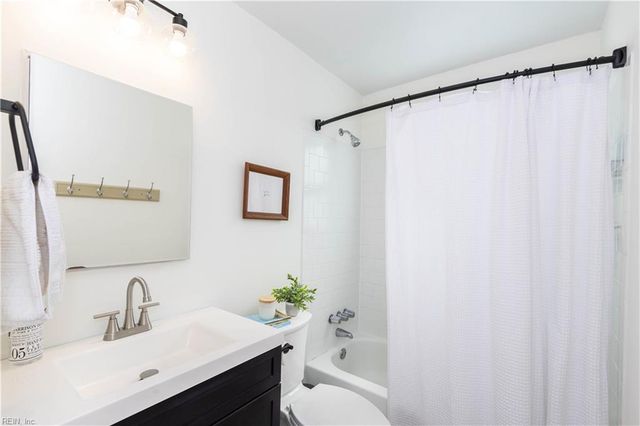 17 Warner RD, Hampton, VA 23666