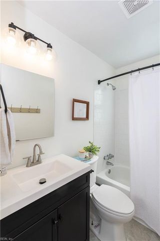 17 Warner RD, Hampton, VA 23666