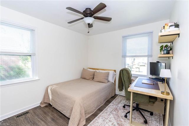 17 Warner RD, Hampton, VA 23666