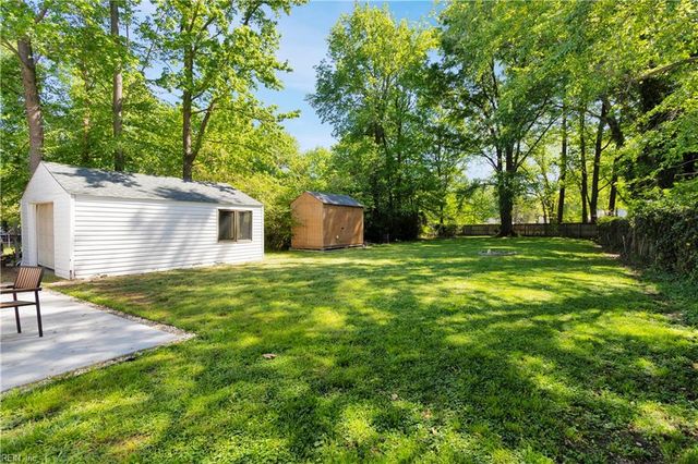 17 Warner RD, Hampton, VA 23666