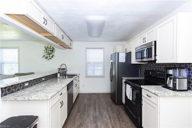 17 Warner RD, Hampton, VA 23666