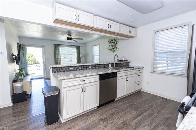 17 Warner RD, Hampton, VA 23666