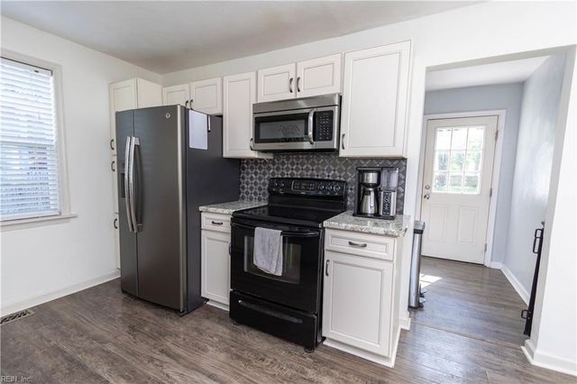 17 Warner RD, Hampton, VA 23666