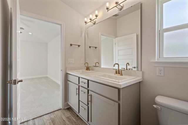 8351 HELMSLEY Boulevard, Jacksonville, FL 32219