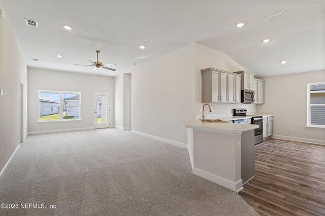 8351 HELMSLEY Boulevard, Jacksonville, FL 32219