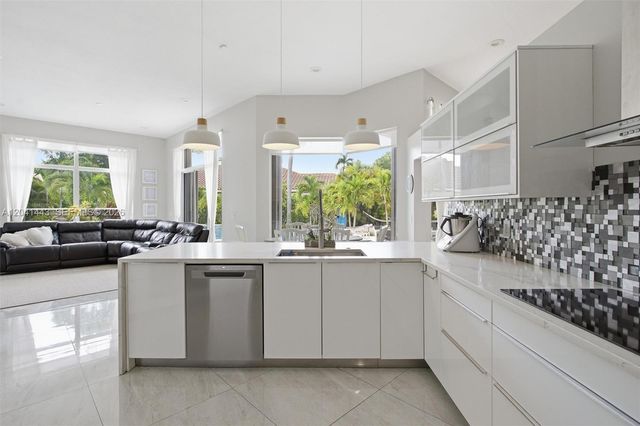 241 Fairmont Way, Weston, FL 33326