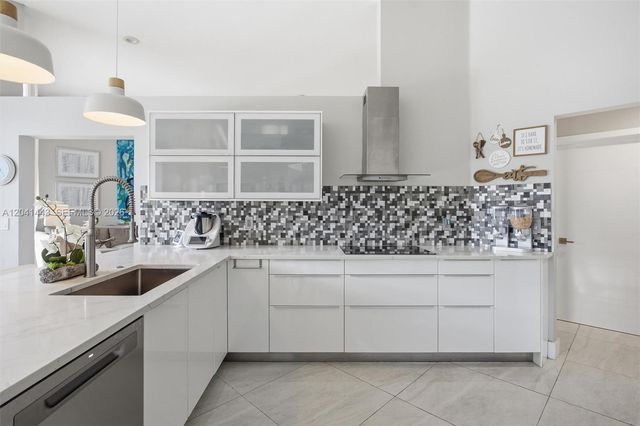 241 Fairmont Way, Weston, FL 33326