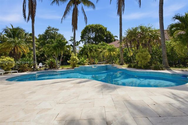 241 Fairmont Way, Weston, FL 33326