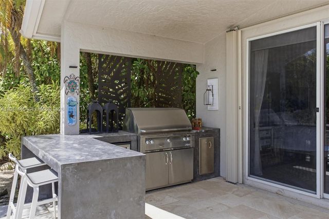 241 Fairmont Way, Weston, FL 33326